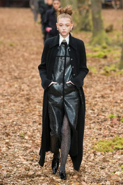 Look 3
